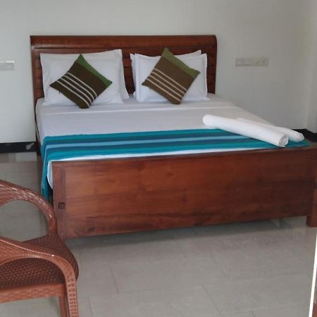 Pick & Go White House Bed & Breakfast Negombo Ngoại thất bức ảnh