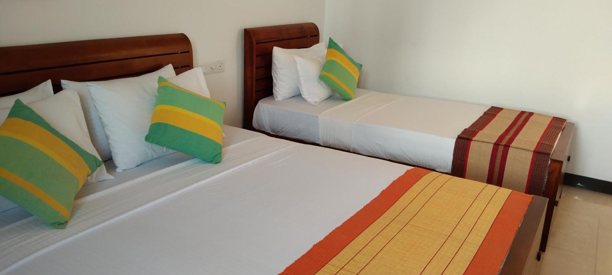 Pick & Go White House Bed & Breakfast Negombo Ngoại thất bức ảnh