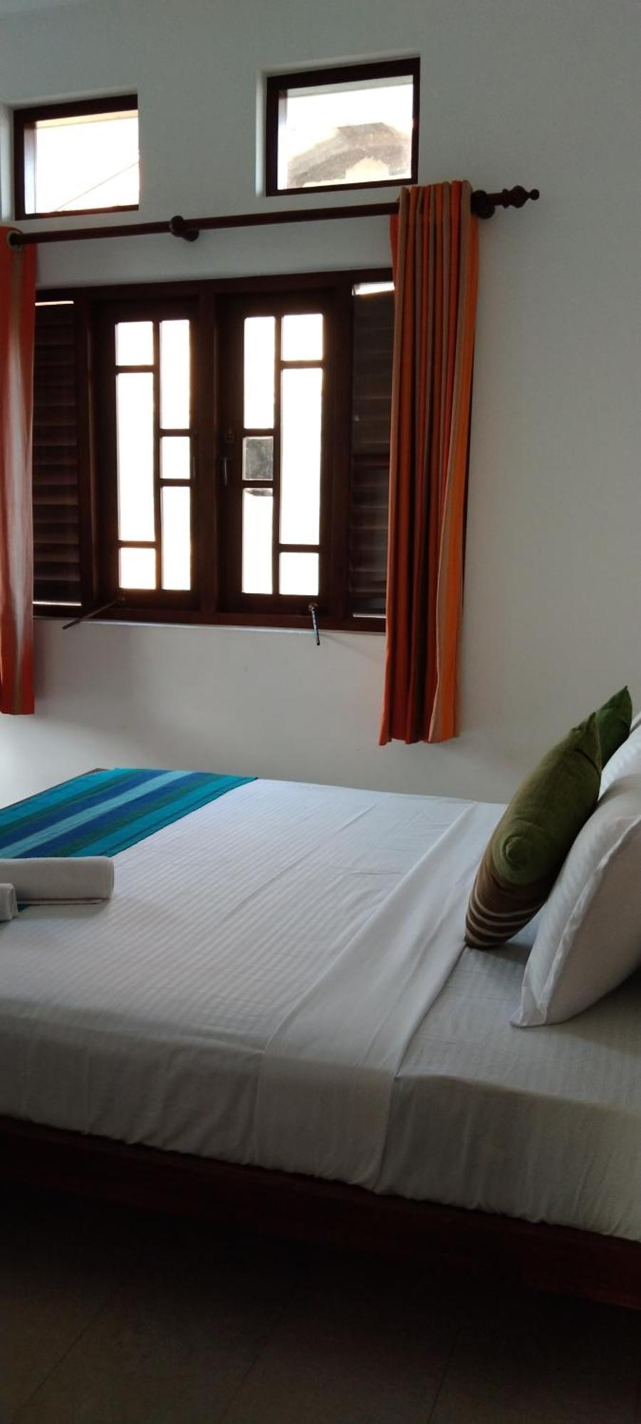 Pick & Go White House Bed & Breakfast Negombo Ngoại thất bức ảnh