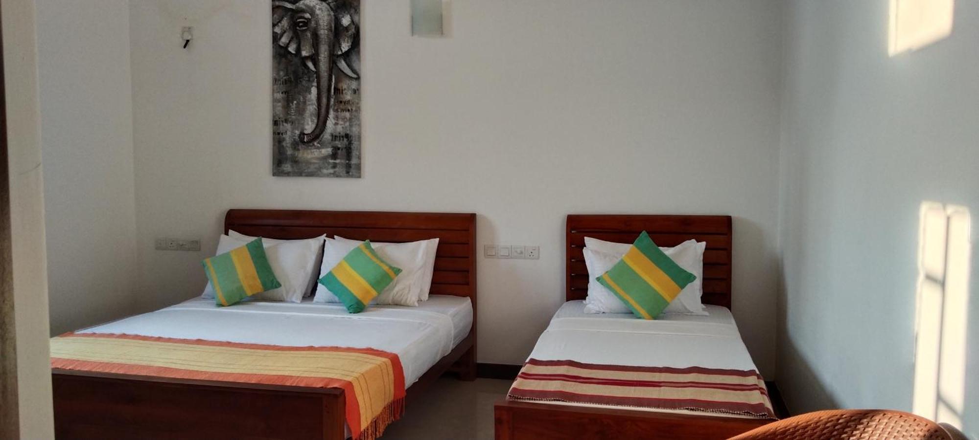 Pick & Go White House Bed & Breakfast Negombo Ngoại thất bức ảnh