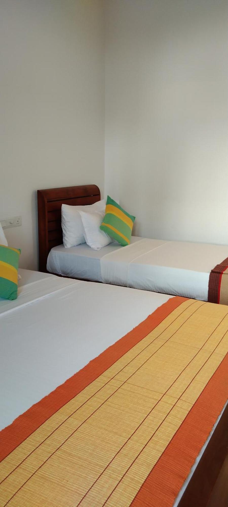 Pick & Go White House Bed & Breakfast Negombo Ngoại thất bức ảnh