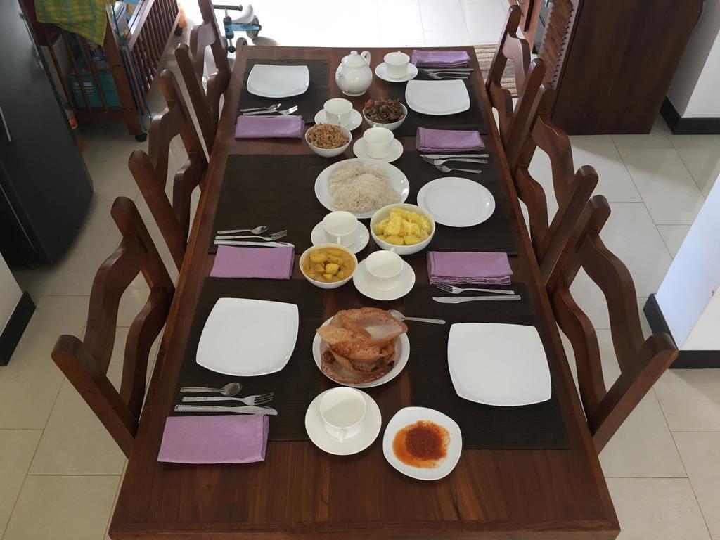 Pick & Go White House Bed & Breakfast Negombo Ngoại thất bức ảnh