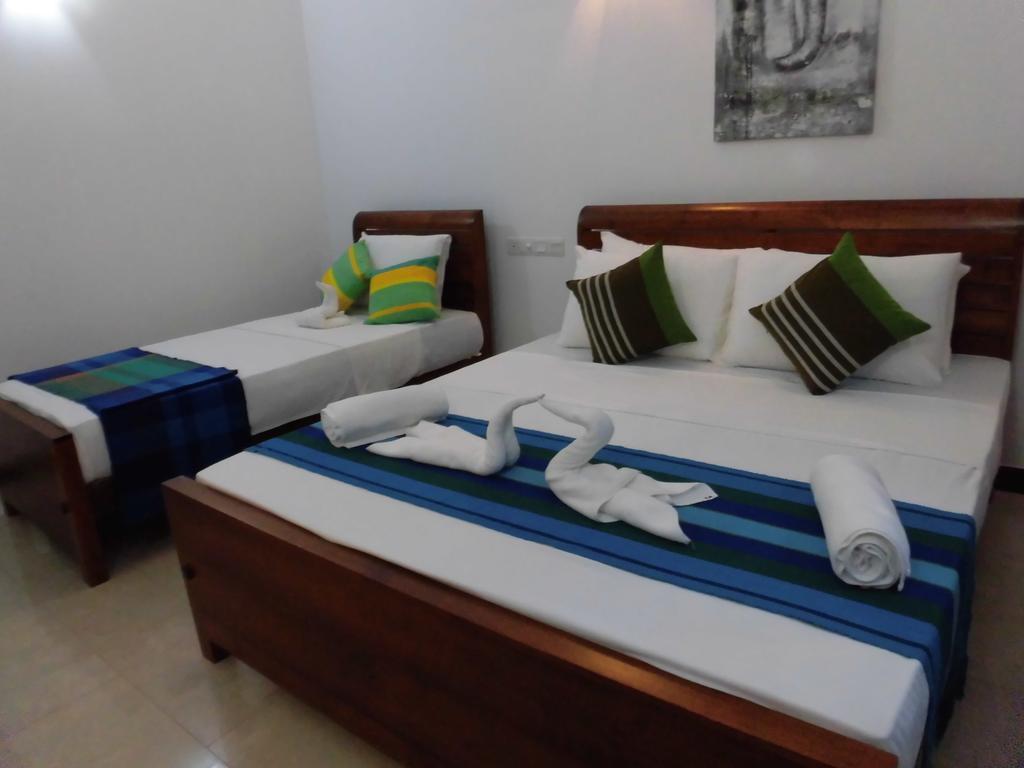 Pick & Go White House Bed & Breakfast Negombo Ngoại thất bức ảnh