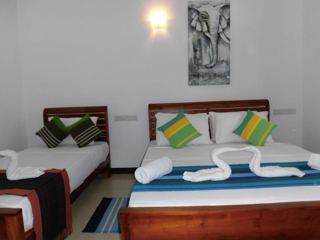 Pick & Go White House Bed & Breakfast Negombo Ngoại thất bức ảnh