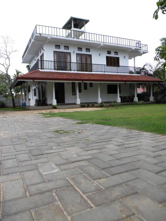 Pick & Go White House Bed & Breakfast Negombo Ngoại thất bức ảnh