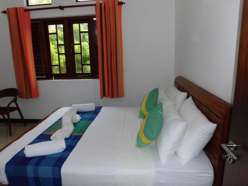 Pick & Go White House Bed & Breakfast Negombo Ngoại thất bức ảnh