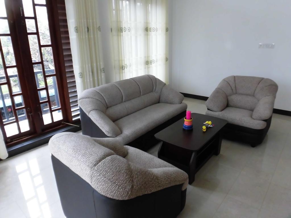 Pick & Go White House Bed & Breakfast Negombo Ngoại thất bức ảnh