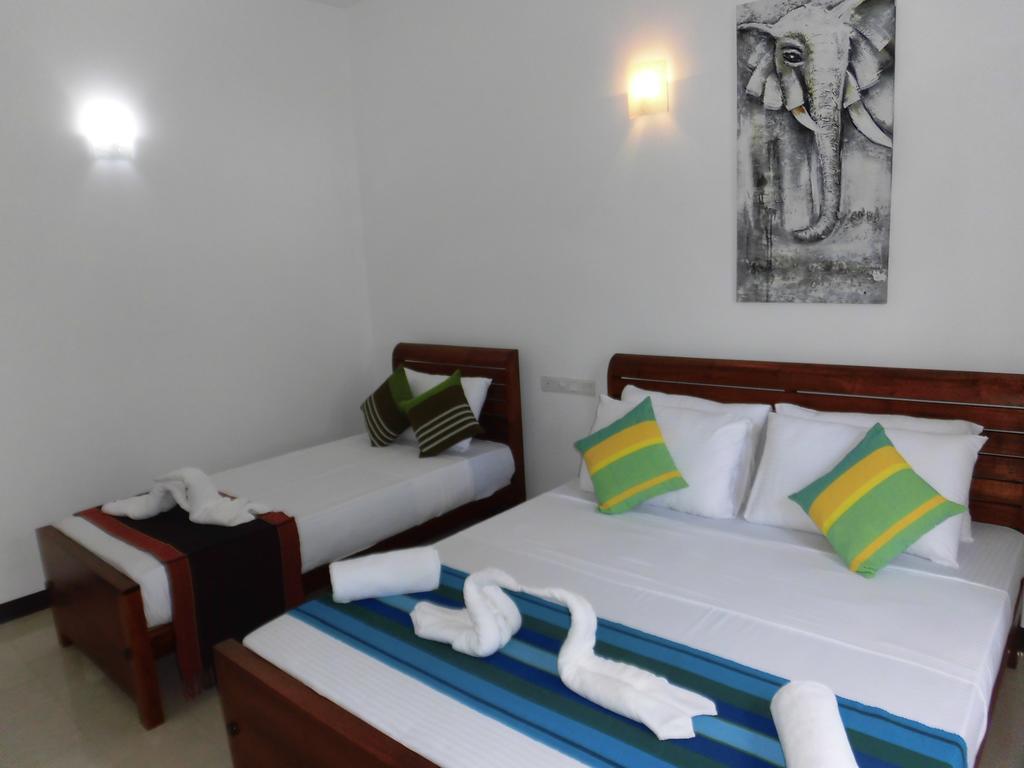 Pick & Go White House Bed & Breakfast Negombo Ngoại thất bức ảnh