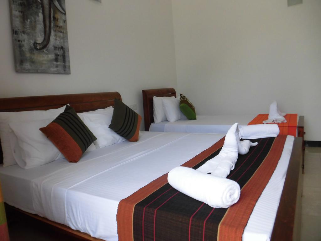 Pick & Go White House Bed & Breakfast Negombo Ngoại thất bức ảnh