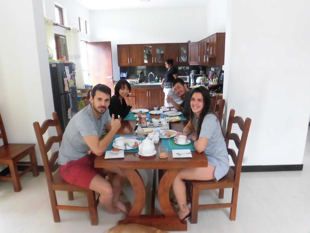 Pick & Go White House Bed & Breakfast Negombo Ngoại thất bức ảnh
