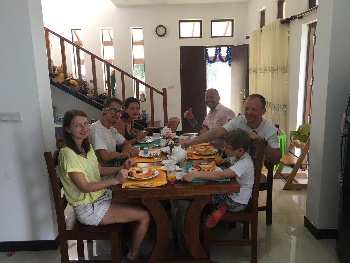 Pick & Go White House Bed & Breakfast Negombo Ngoại thất bức ảnh