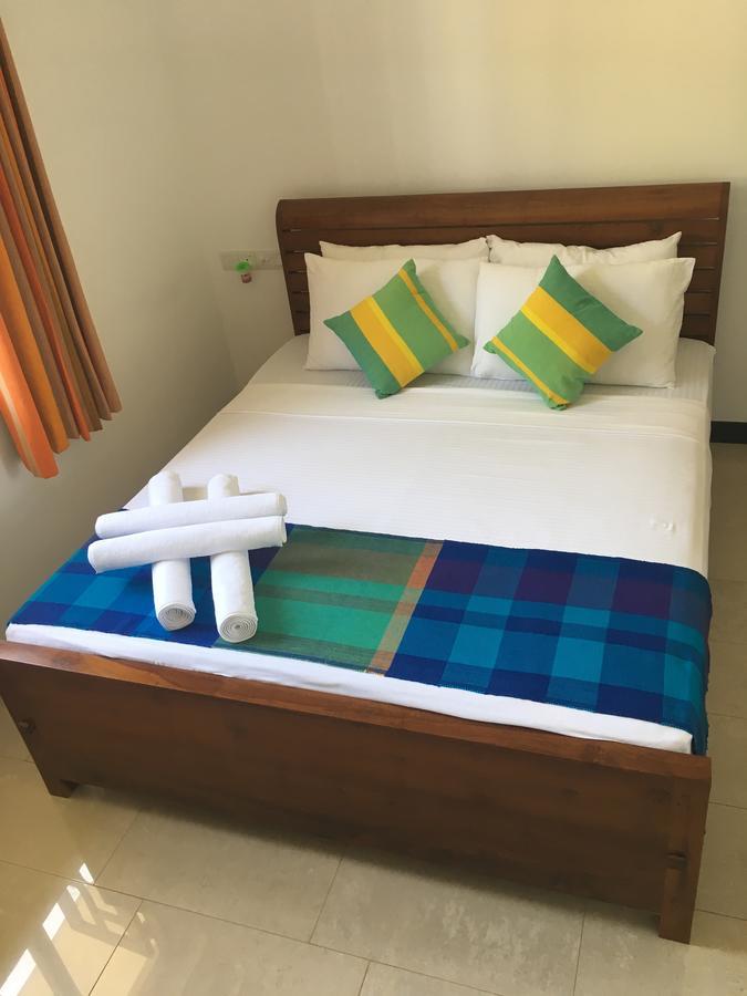Pick & Go White House Bed & Breakfast Negombo Ngoại thất bức ảnh