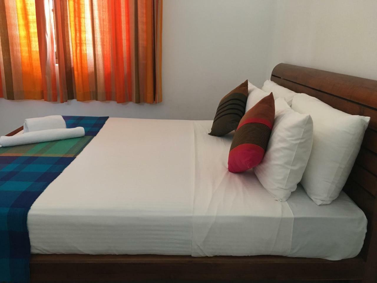 Pick & Go White House Bed & Breakfast Negombo Ngoại thất bức ảnh