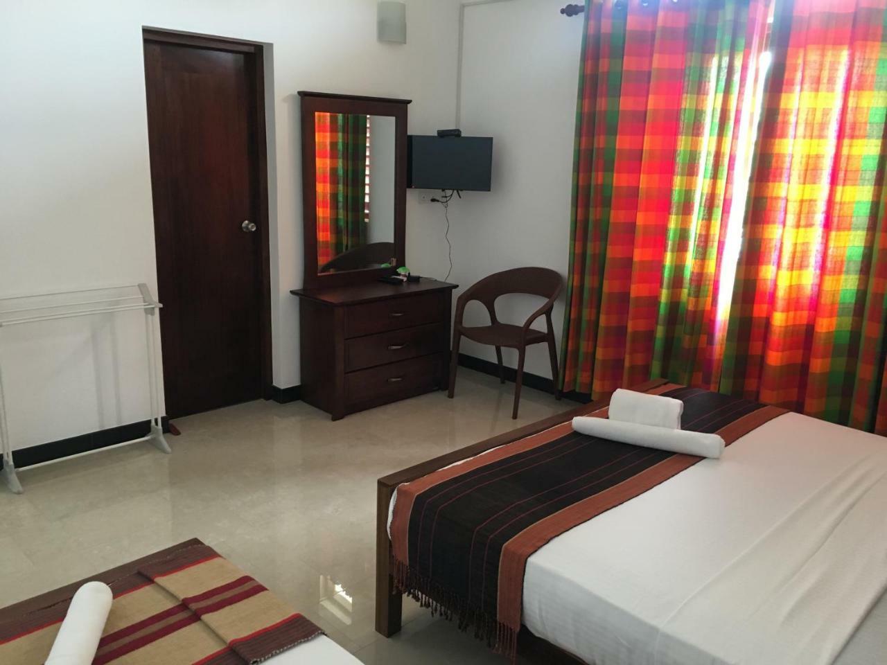 Pick & Go White House Bed & Breakfast Negombo Ngoại thất bức ảnh